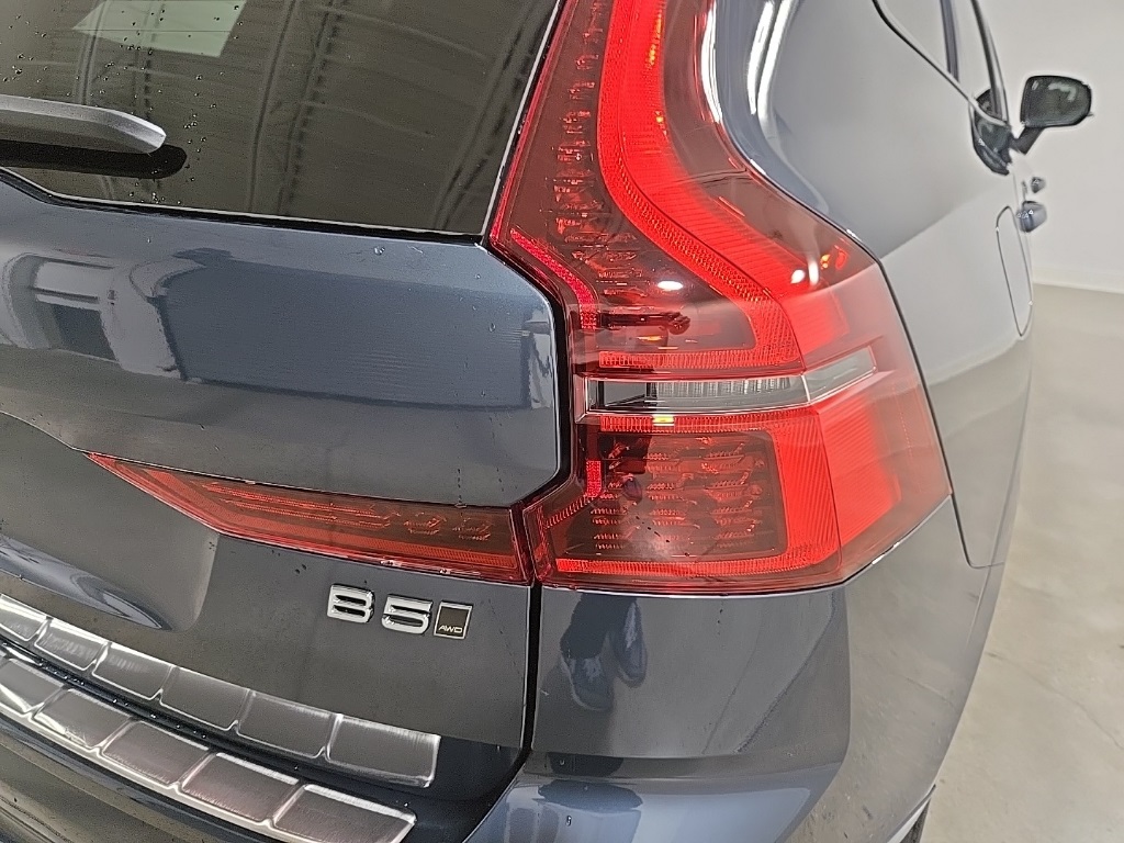 2026 Volvo XC60 B5 Plus photo 18