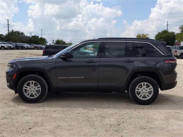 2025 Jeep Grand Cherokee Laredo Altitude photo 5
