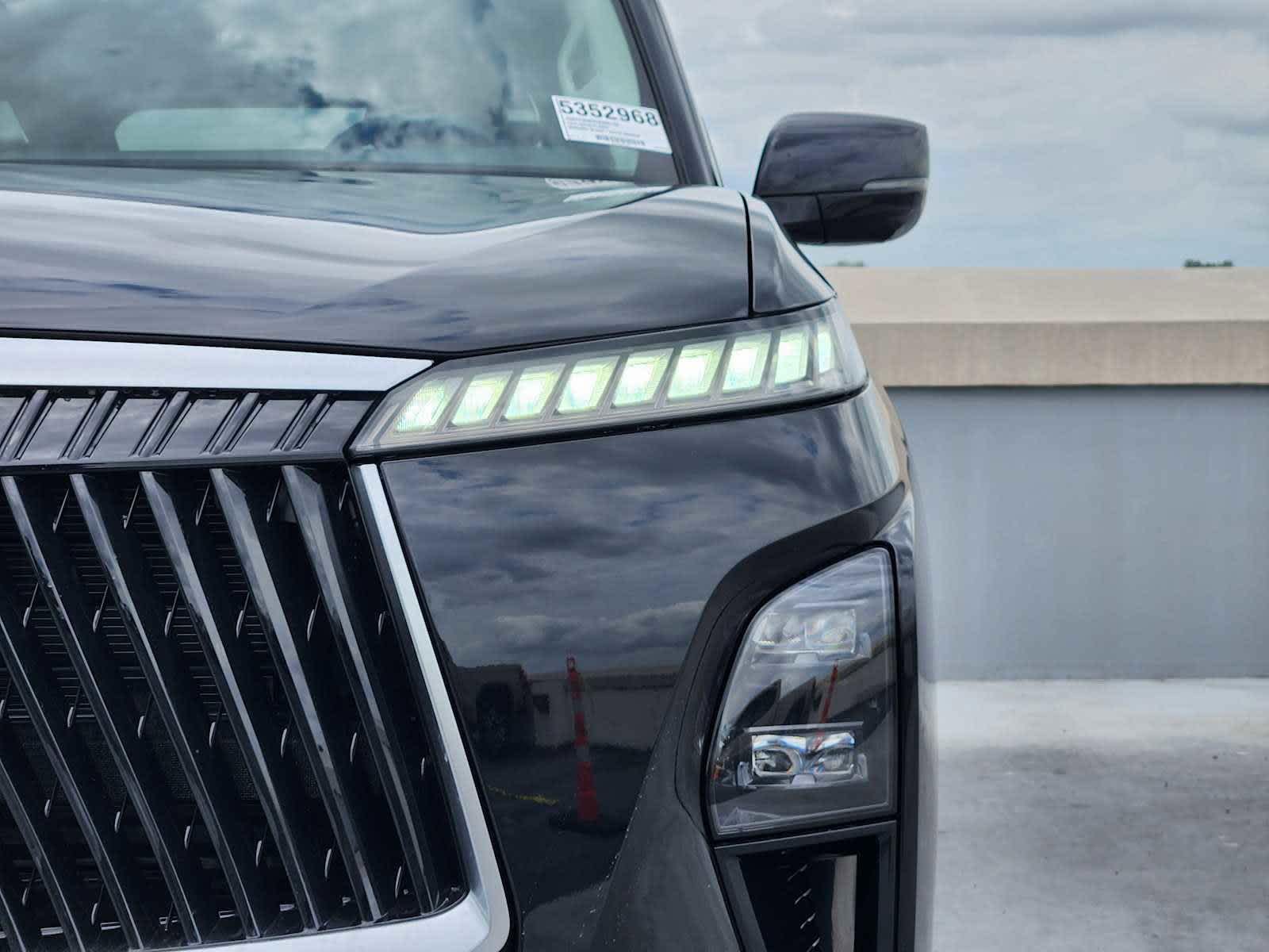 2025 Infiniti QX80 Sensory photo 3