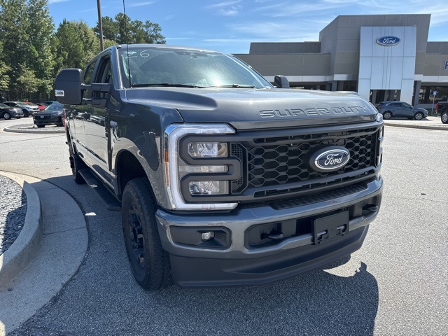 2026 Ford F-350 photo 3