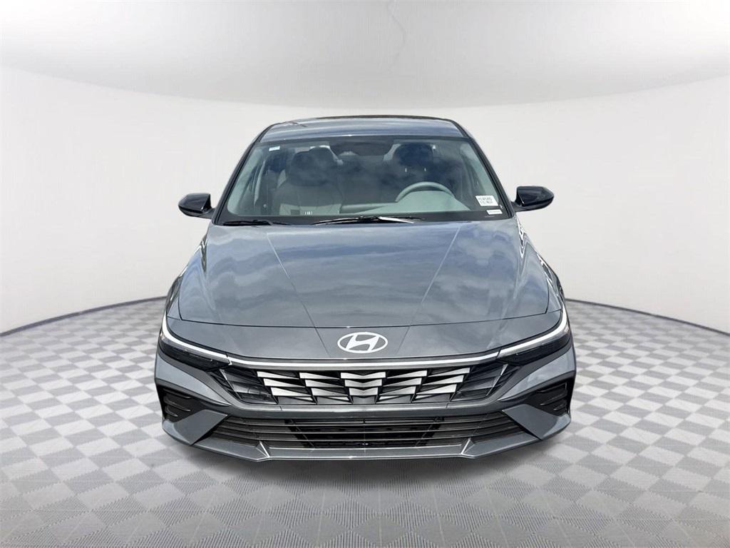 2026 Hyundai Elantra SEL Sport photo 2
