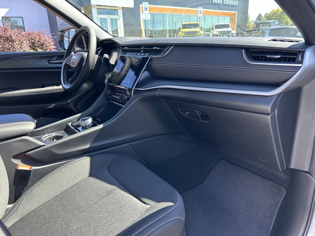 2025 Jeep Grand Cherokee Laredo X photo 27