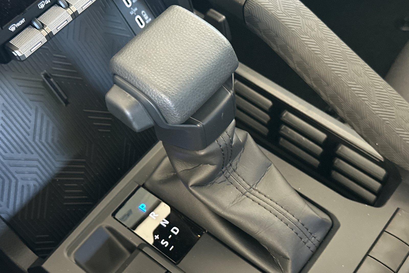2025 Toyota Tacoma SR5 photo 17