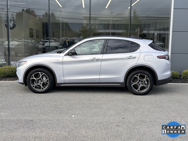 2024 Alfa Romeo Stelvio Ti photo 3