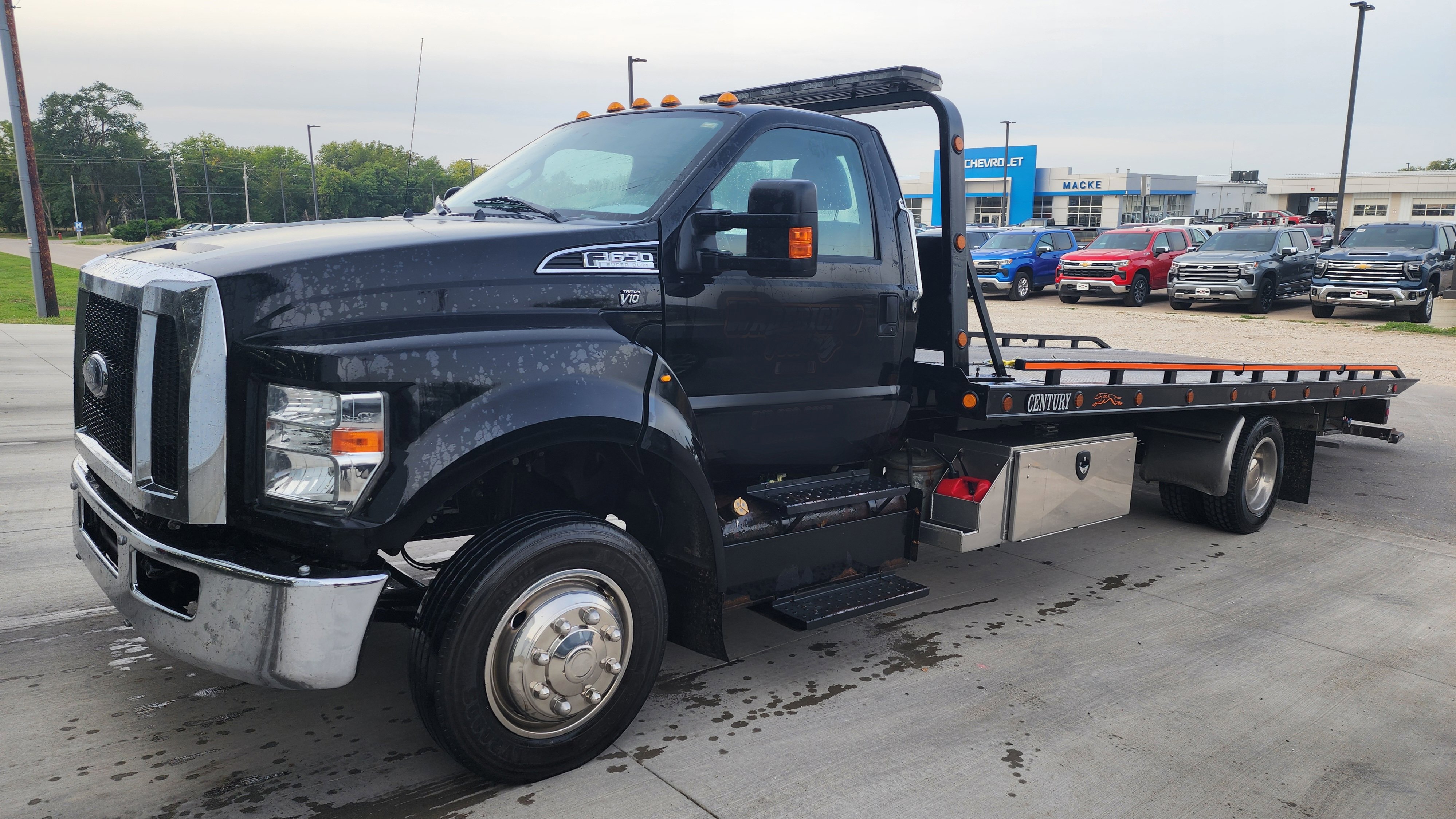 2017 Ford F-650 photo 2