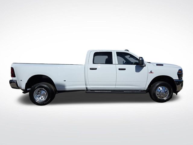 2025 Ram 3500 Tradesman photo 2