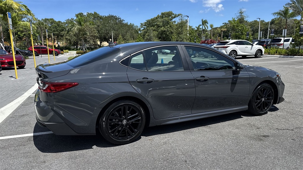 2025 Toyota Camry SE photo 2
