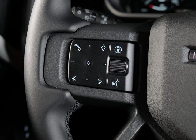 2025 Land Rover Defender 110 X-Dynamic SE photo 14