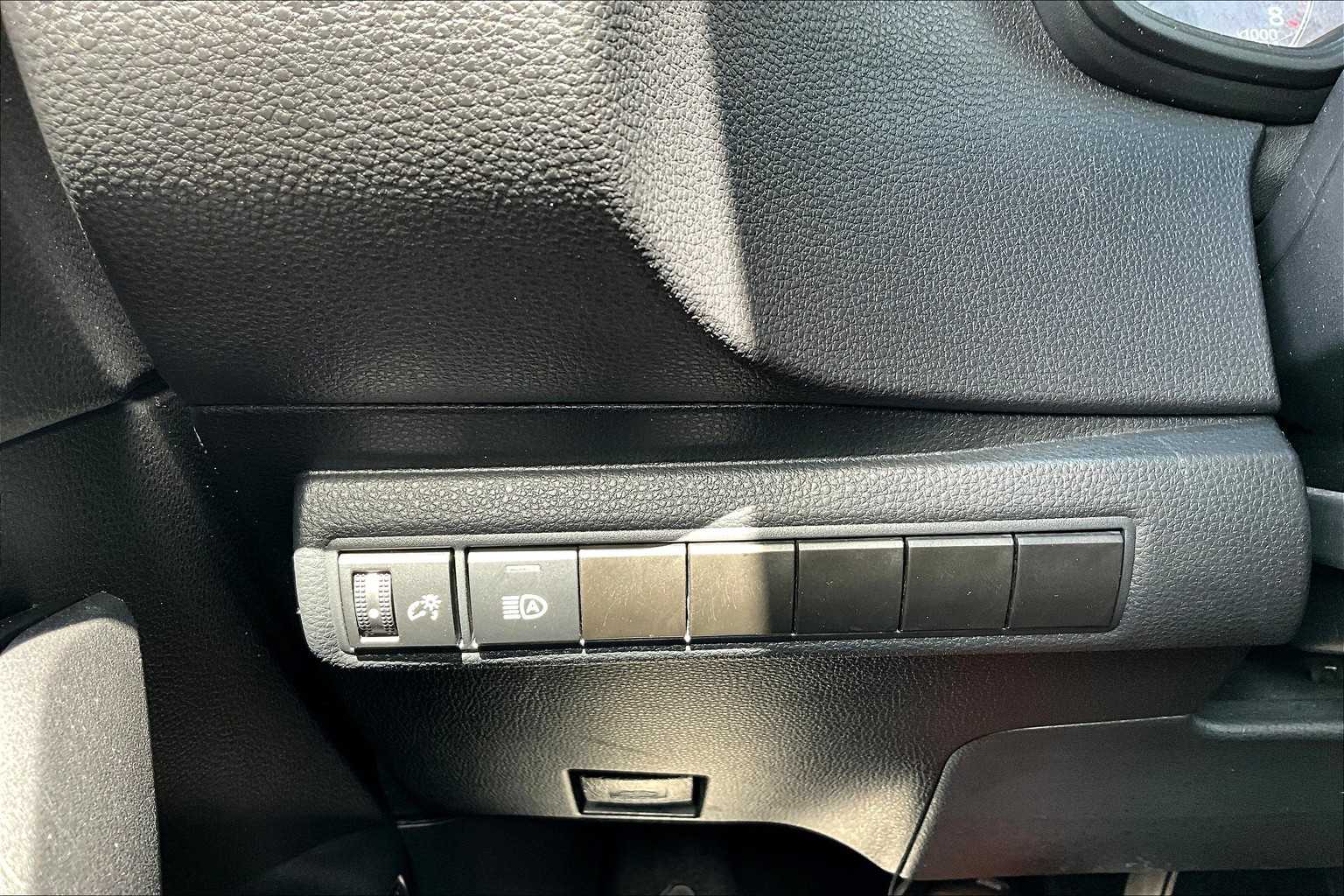 2024 Toyota Corolla LE photo 32