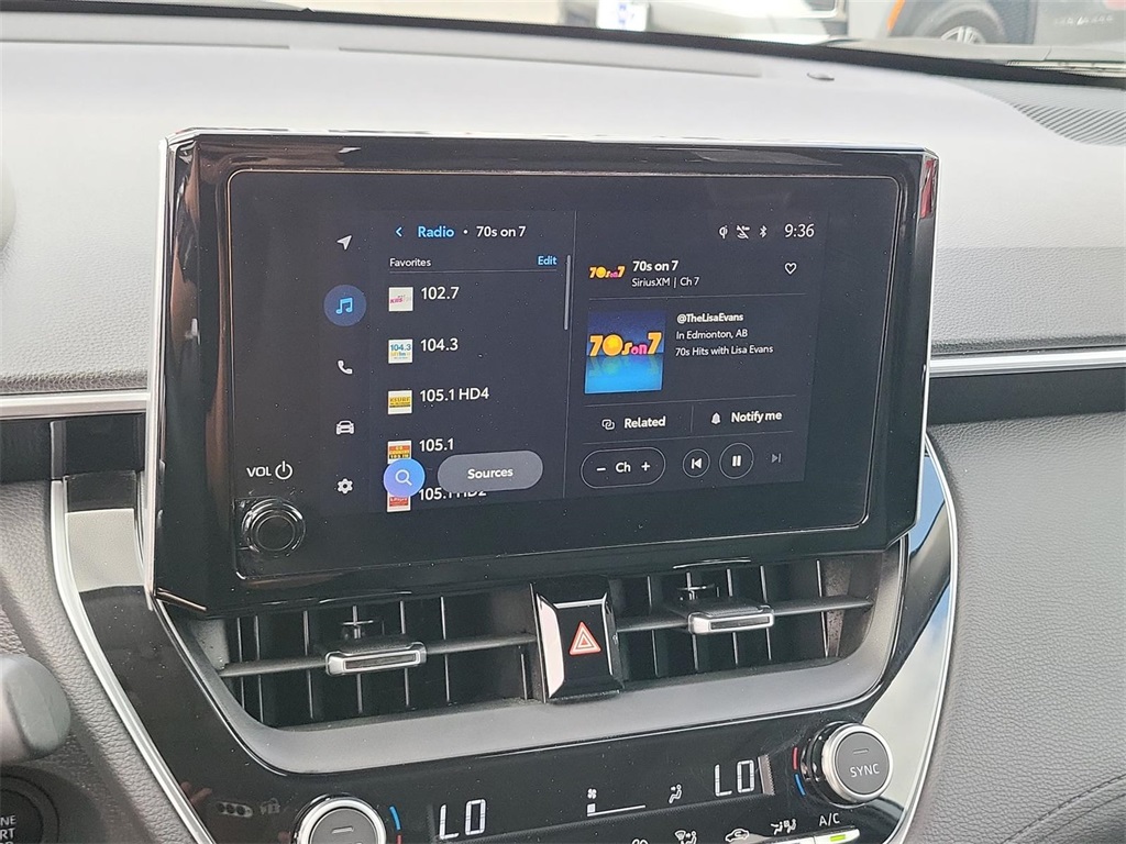 2024 Toyota Corolla Cross XLE photo 5