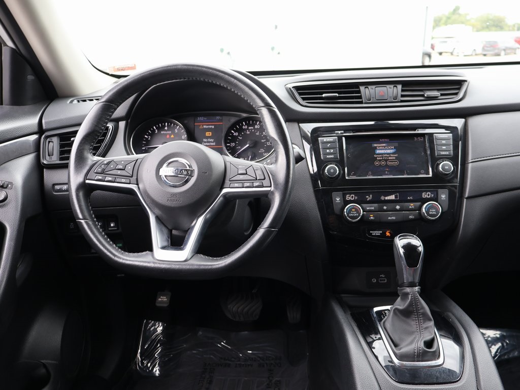 2019 Nissan Rogue SV photo 19
