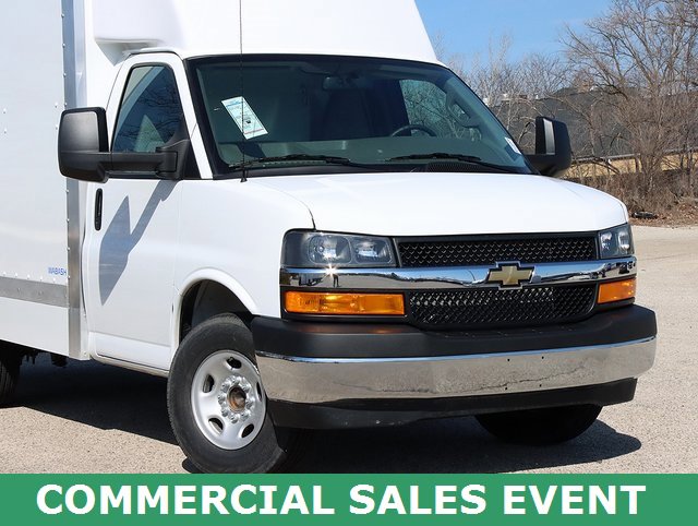 2025 Chevrolet Express Cutaway 3500 photo 2