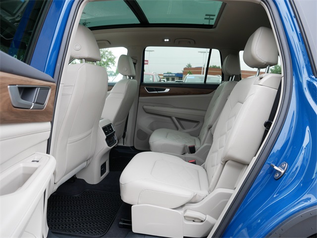 2025 Volkswagen Atlas SE Technology photo 17
