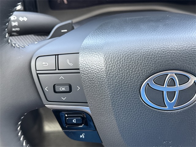 2025 Toyota Camry SE photo 17