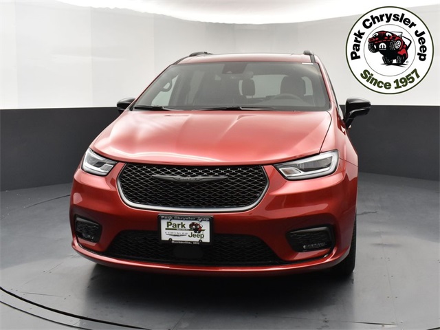 2025 Chrysler Pacifica Limited photo 2
