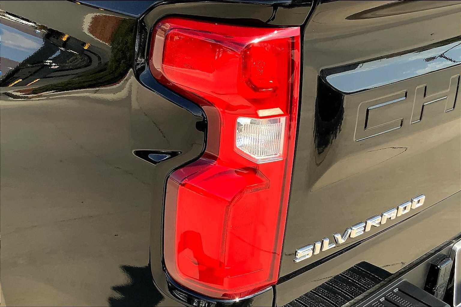 2024 Chevrolet Silverado 1500 High Country photo 40