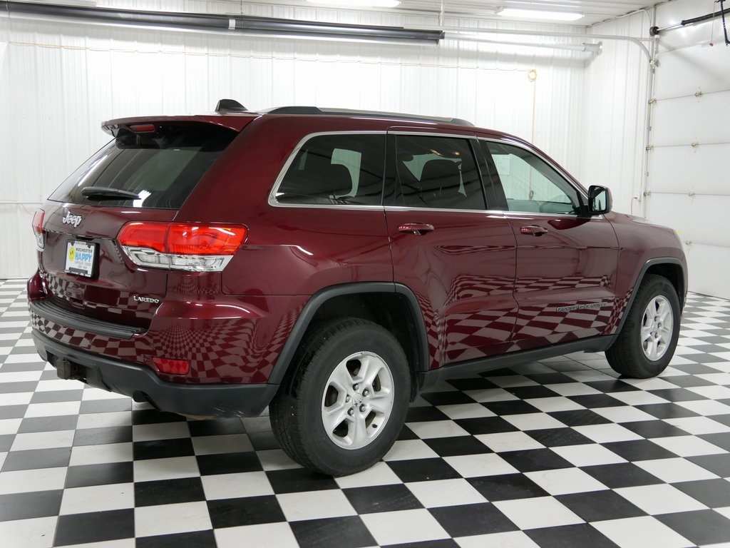 2017 Jeep Grand Cherokee Laredo photo 3
