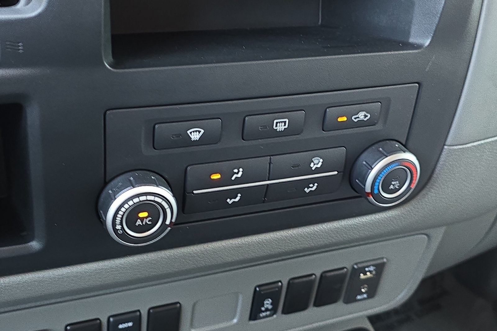 2020 Nissan NV3500 photo 13