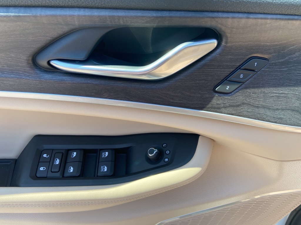2025 Jeep Grand Cherokee Limited photo 12