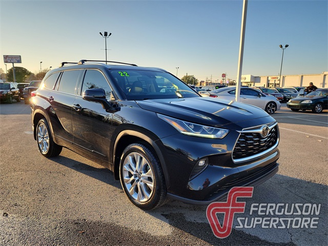 2022 Toyota Highlander Limited's photo