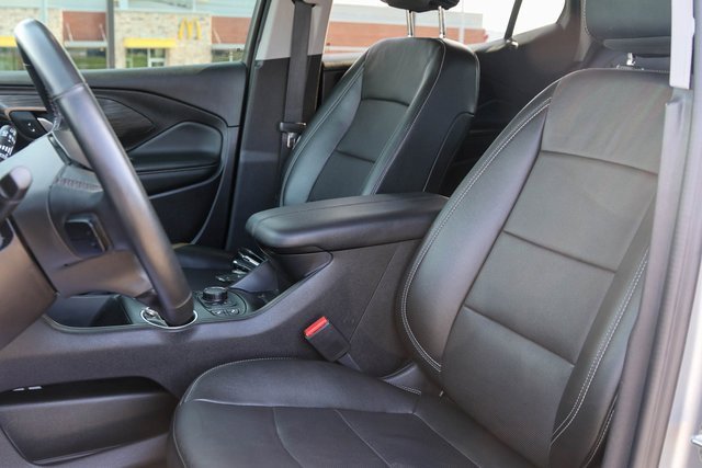 Used 2024 Sterling Metallic GMC SLT image 14