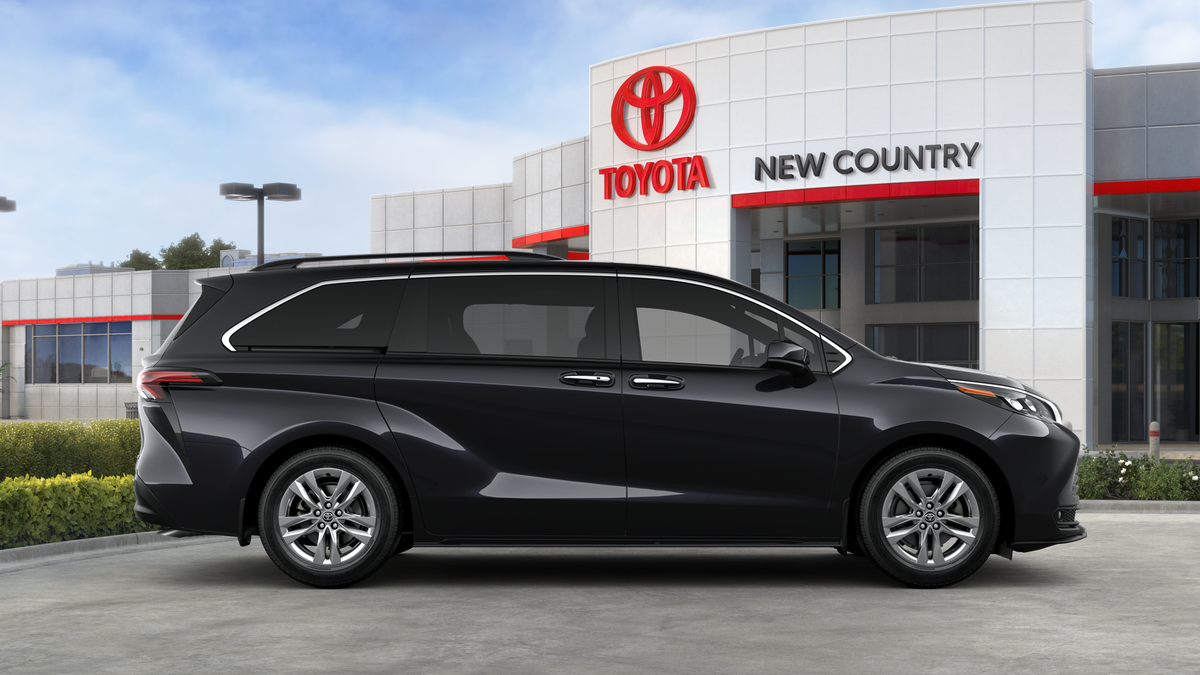 2025 Toyota Sienna XLE photo 12