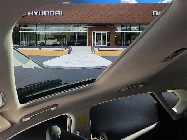 2026 Hyundai Kona Limited photo 2