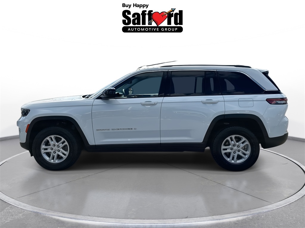 2023 Jeep Grand Cherokee Laredo photo 3