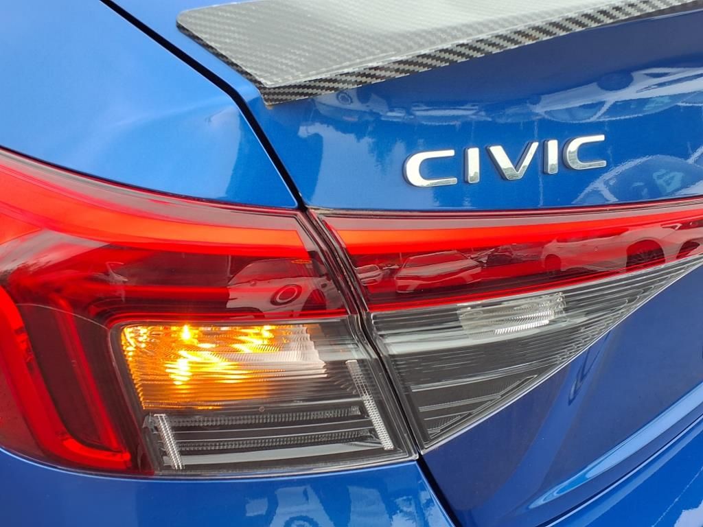2023 Toyota RAV4 LE photo 10
