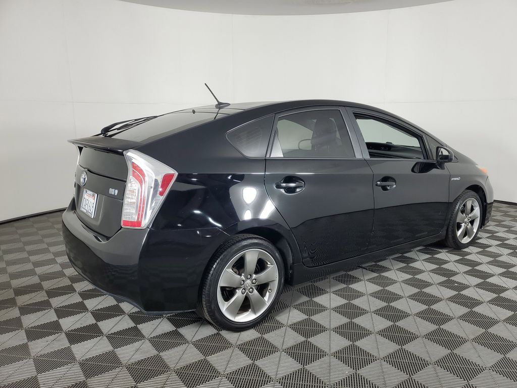 2013 Toyota Prius Three photo 3
