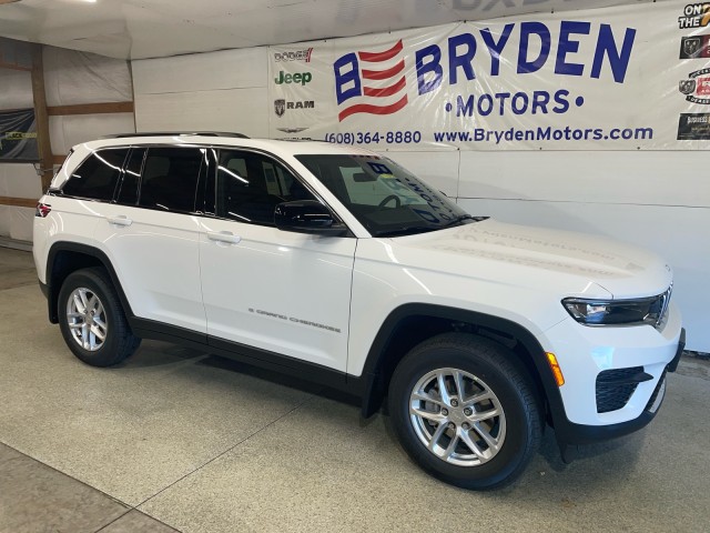 2025 Jeep Grand Cherokee Laredo X photo 3