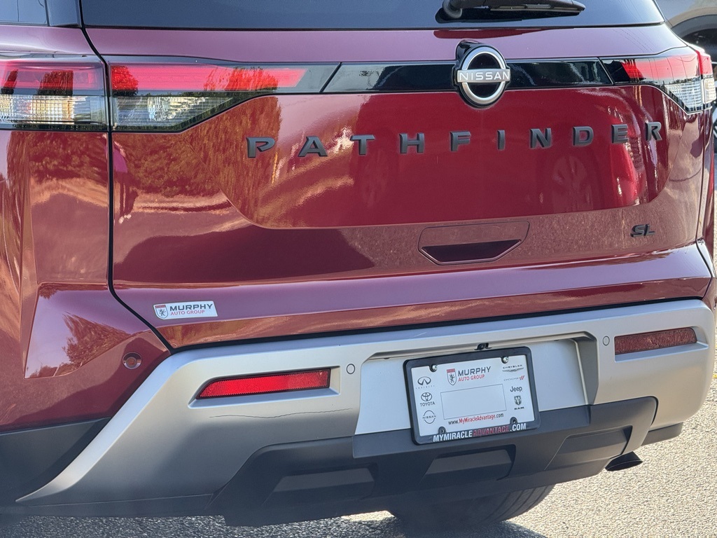 2023 Nissan Pathfinder SL photo 4
