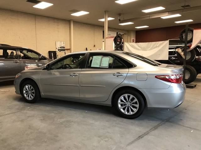 2017 Toyota Camry LE photo 6