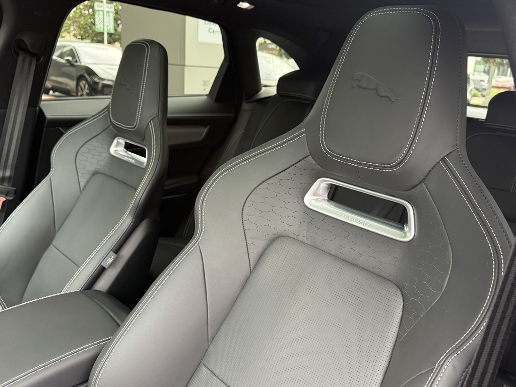 2026 Jaguar F-PACE P250 R-Dynamic S photo 10