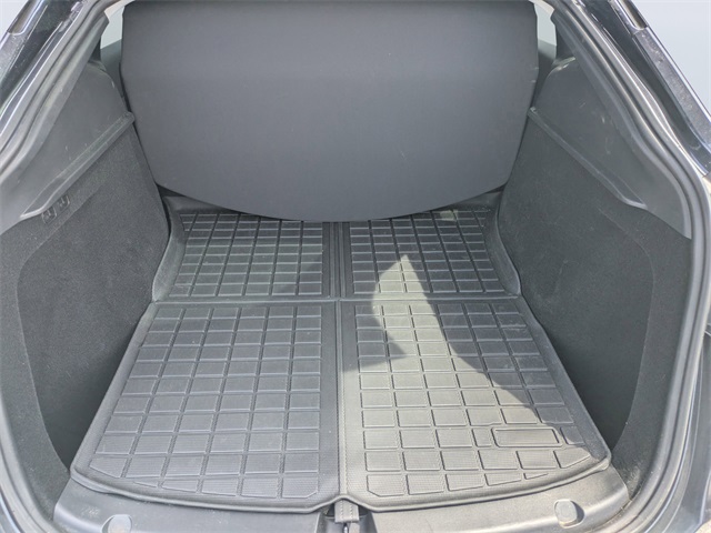 2024 Tesla Model Y Long Range photo 12