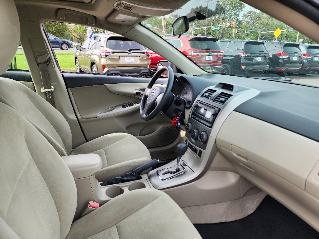 2012 Toyota Corolla LE photo 17