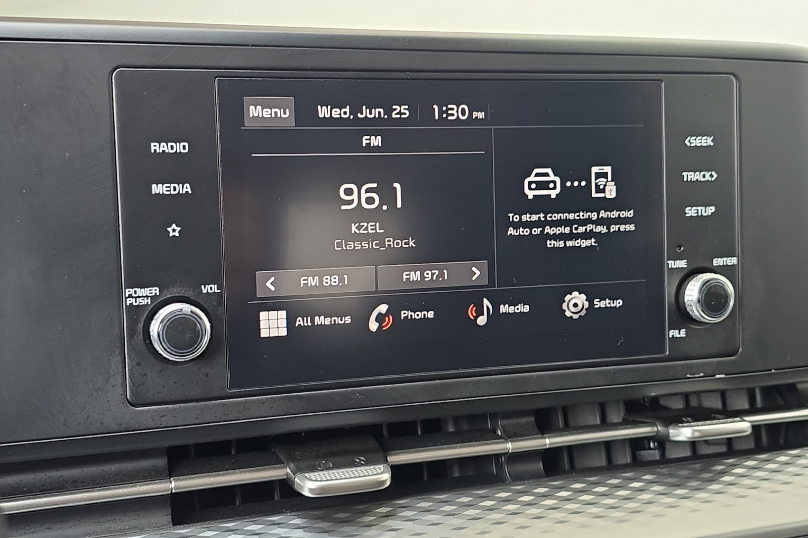 2024 Kia Carnival LX photo 19