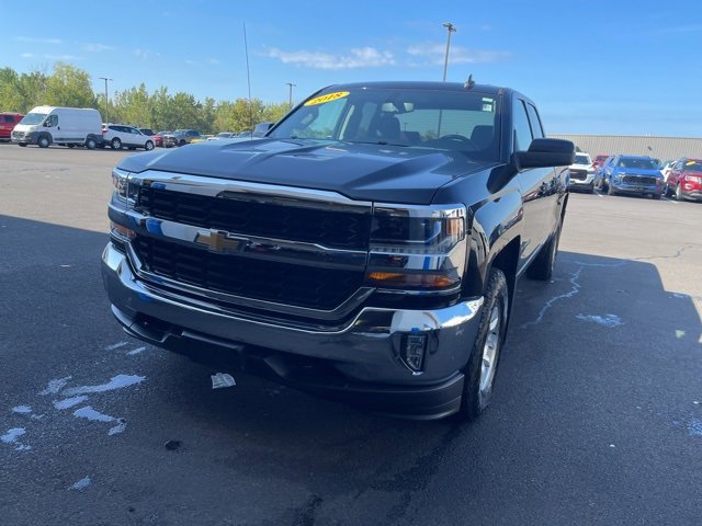 2018 Chevrolet Silverado 1500 LT photo 2
