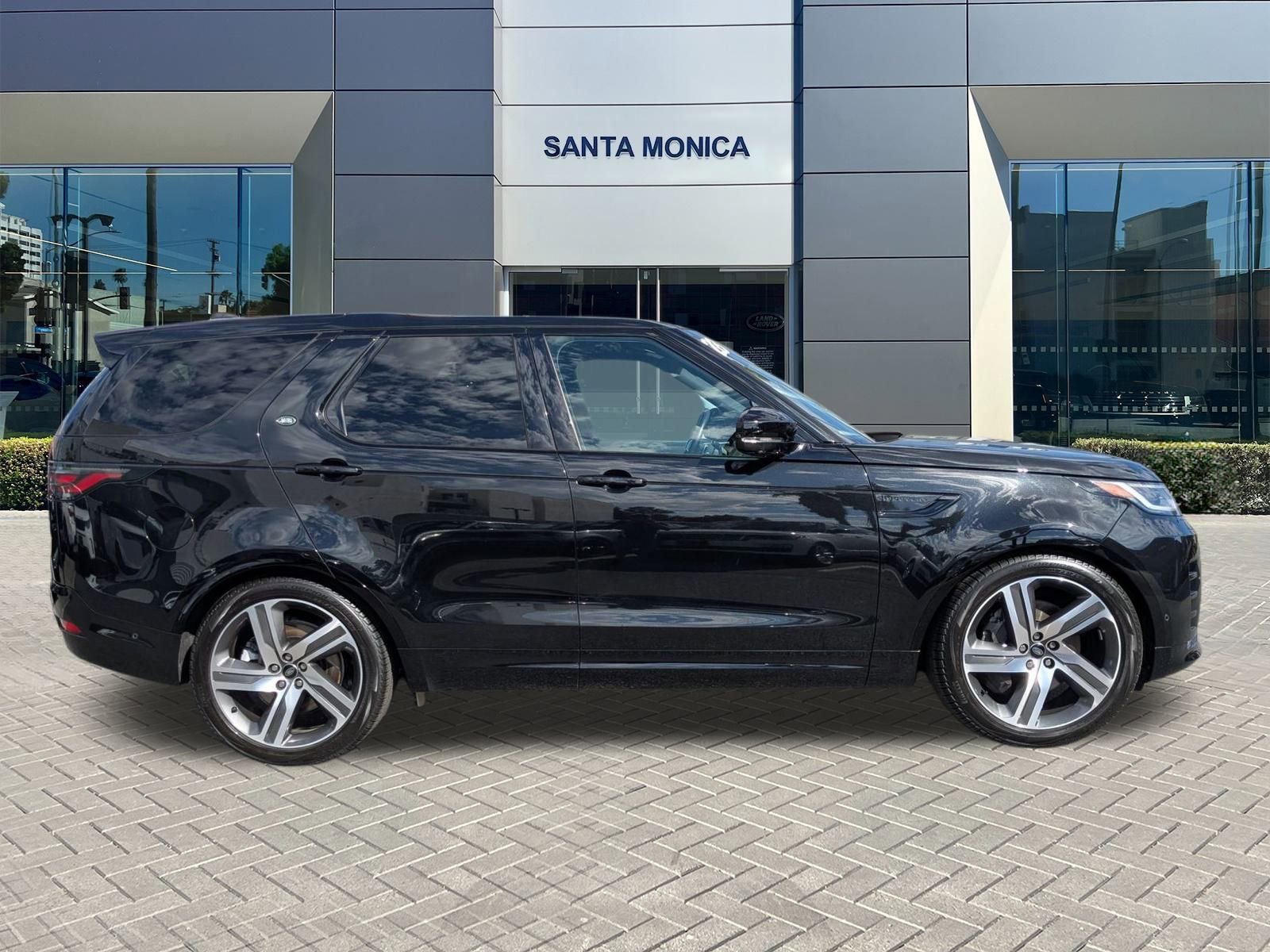 2023 Land Rover Discovery S R-Dynamic 7 Seat photo 4