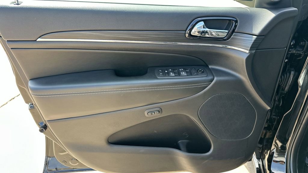 2021 Jeep Grand Cherokee Anniversary Edition photo 20