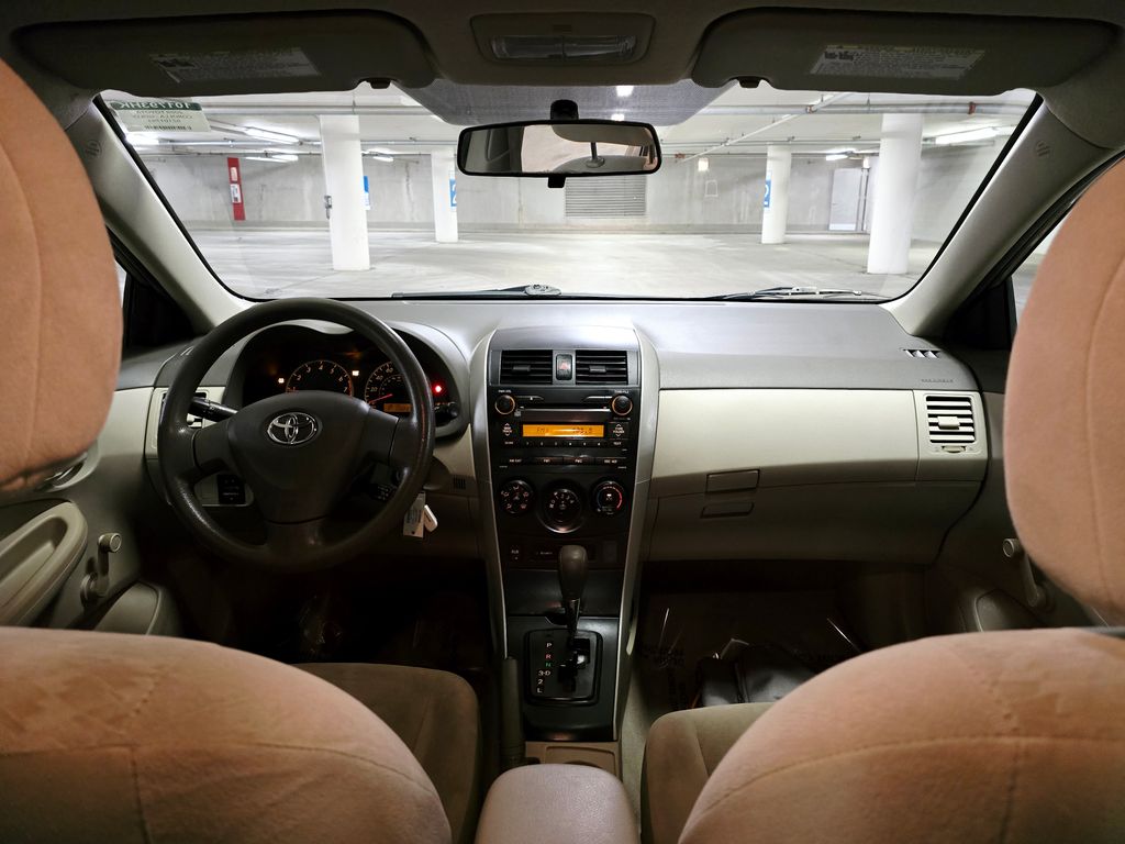 2009 Toyota Corolla XLE photo 2