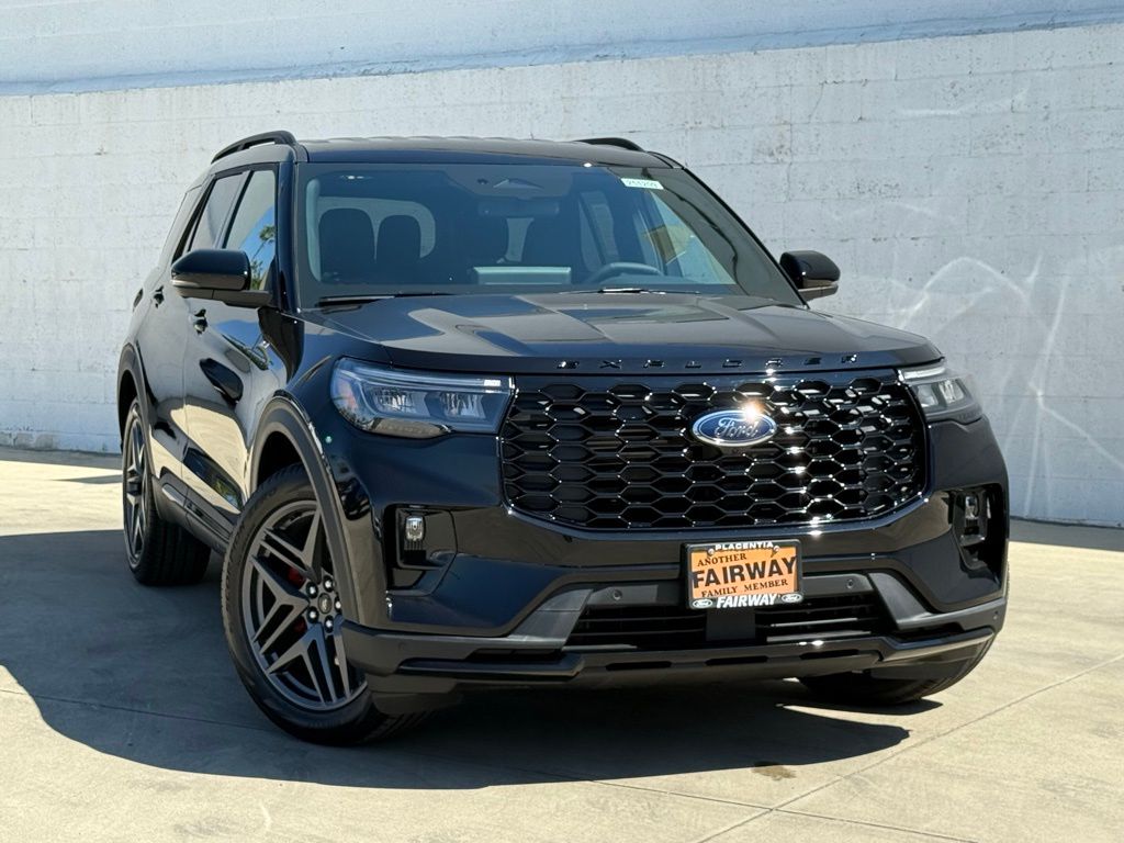 2025 Ford Explorer ST-Line photo 2