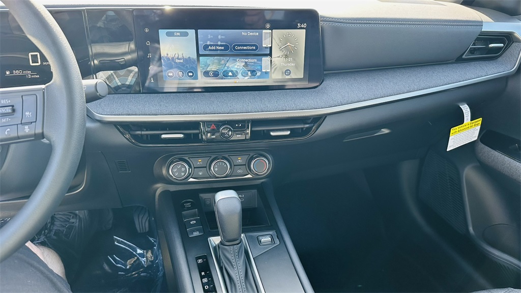 2026 Nissan Kicks SV photo 17