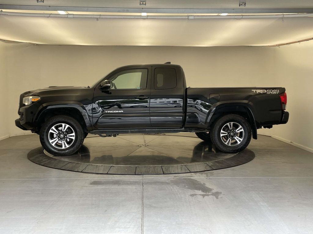 2018 Toyota Tacoma TRD Sport photo 2