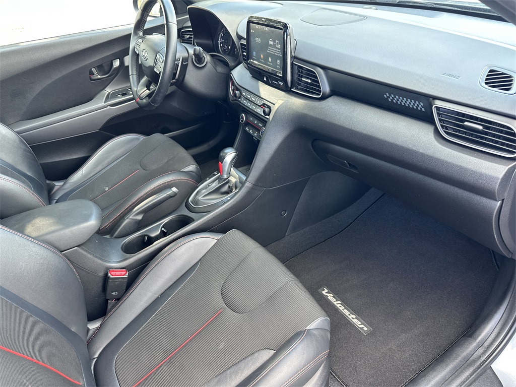 2021 Hyundai Veloster 2.0L Premium photo 32