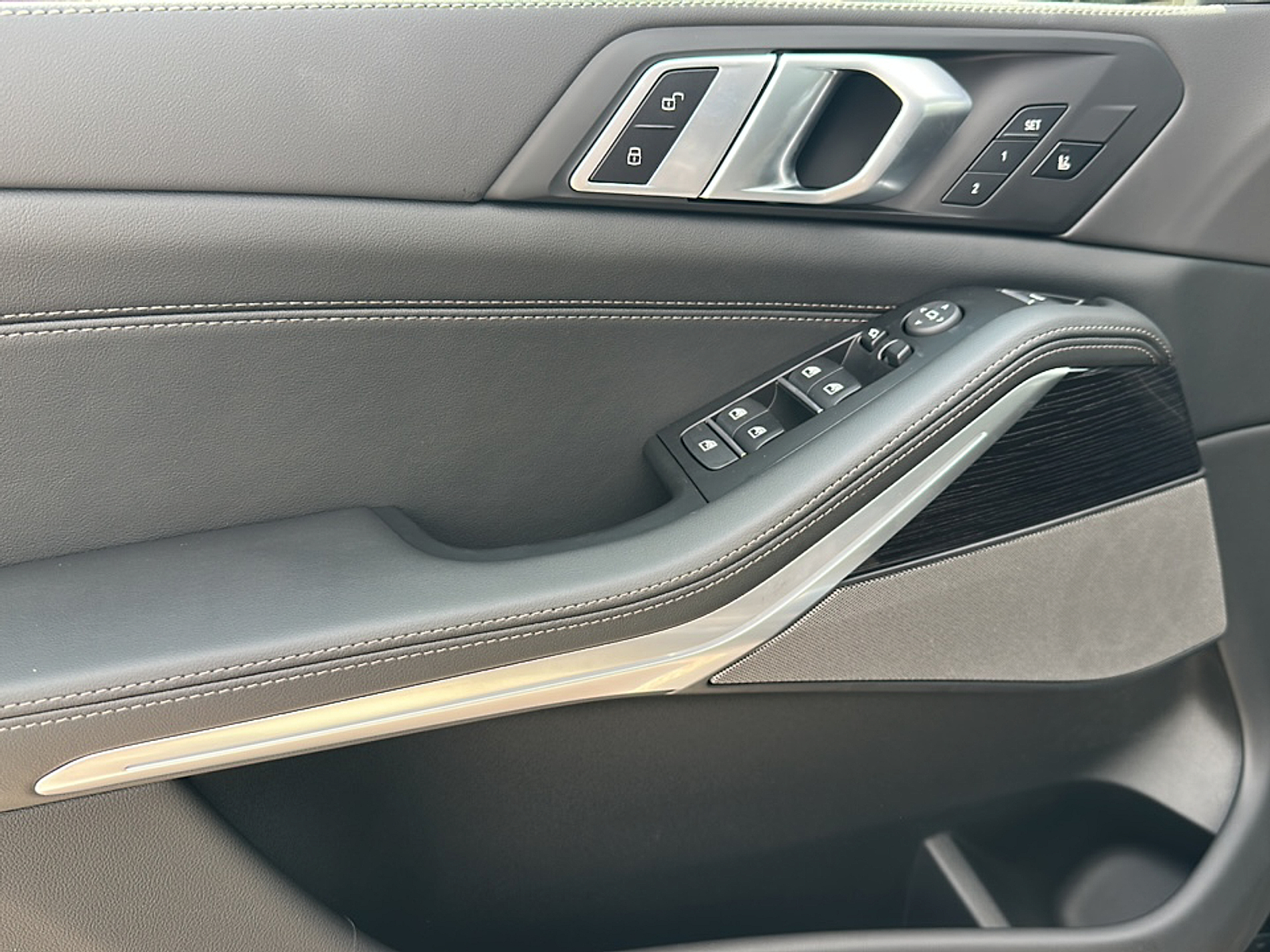 2026 Bmw X5 xDrive40i photo 2