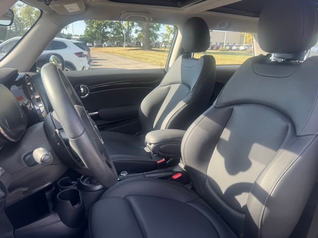 2023 Mini Cooper 2 Door Hardtop Signature photo 6