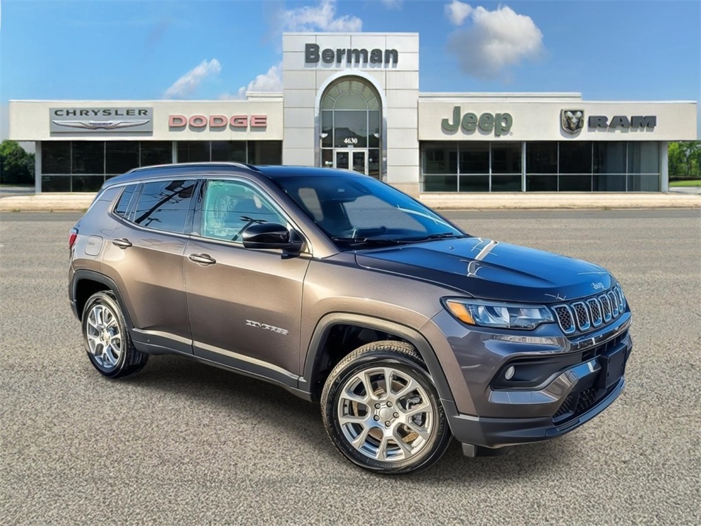 2023 Jeep Compass Latitude Lux's photo