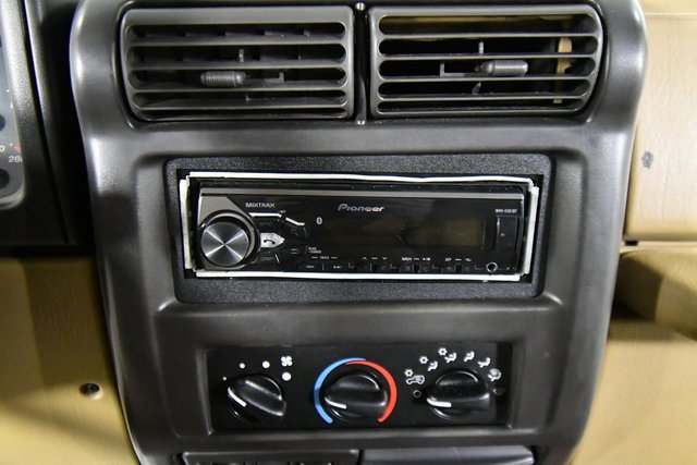 2002 Jeep Wrangler Sport photo 3