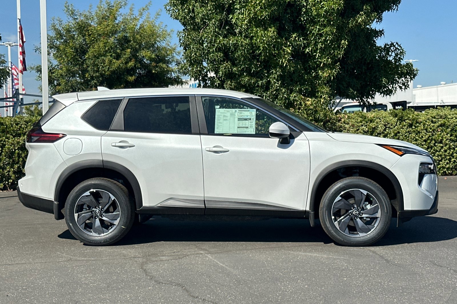 2026 Nissan Rogue SV photo 2
